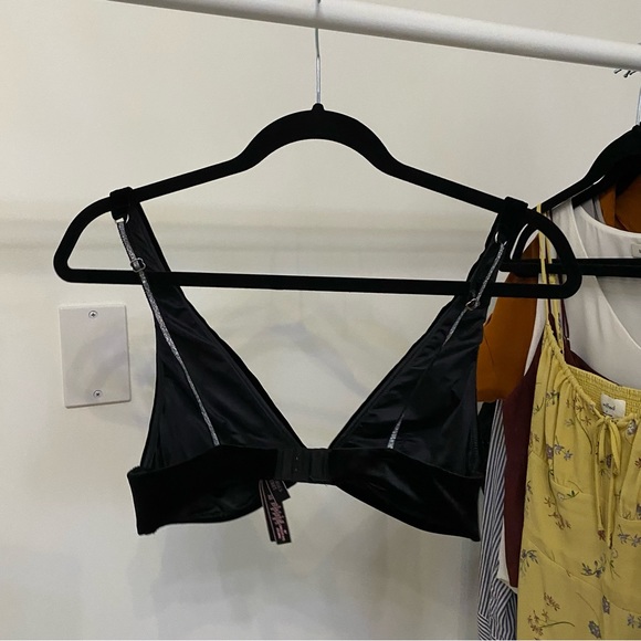[SOLD] VICTORIA’S SECRET black velvet bralette (M) - Picture 3 of 4